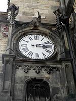 Jeden z bočních ciferníků orloje